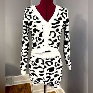 COW print, fuzzy two piece long sleeve with shorts combination! So comfy , XS